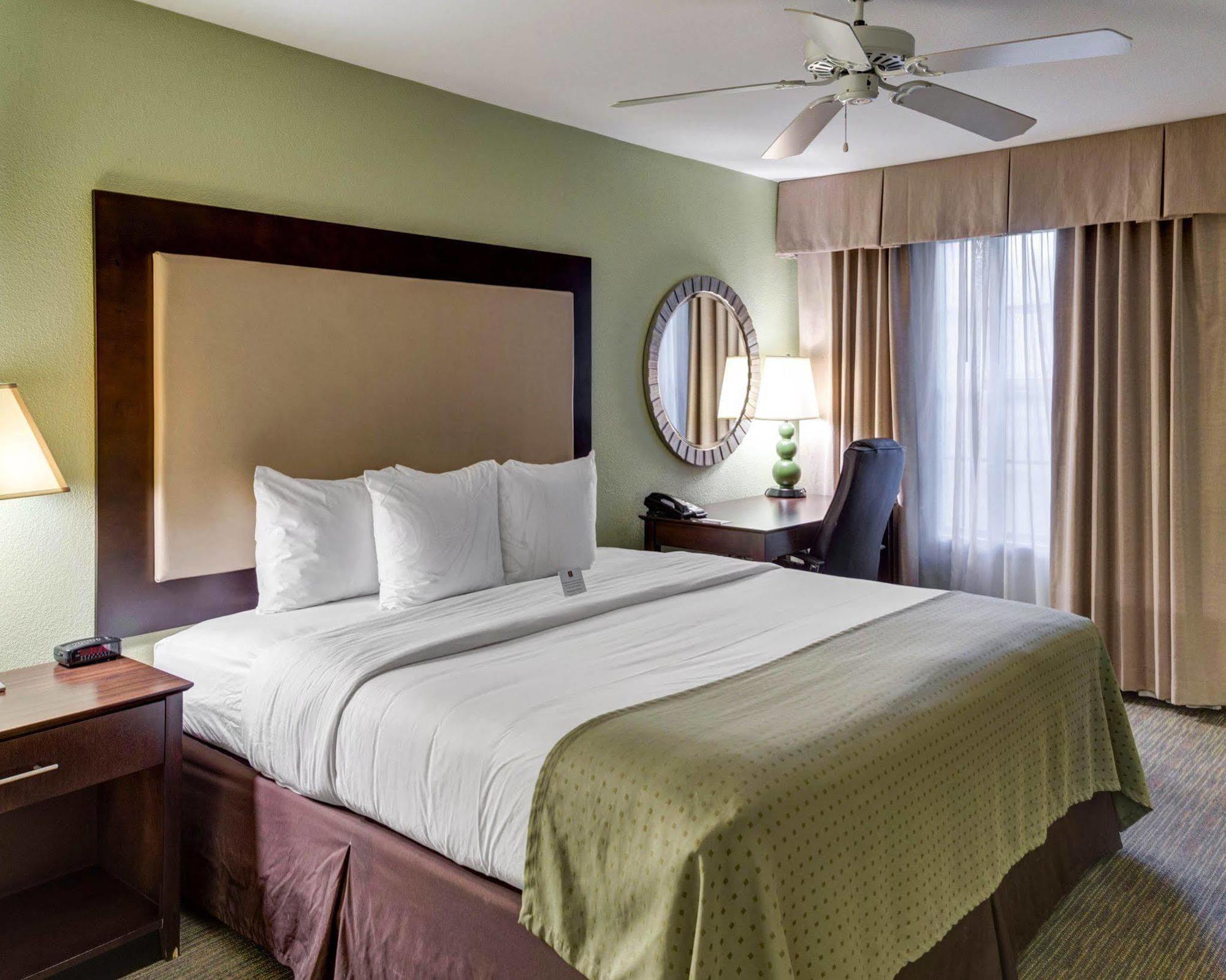 Courtyard By Marriott Covington / Mandeville Экстерьер фото